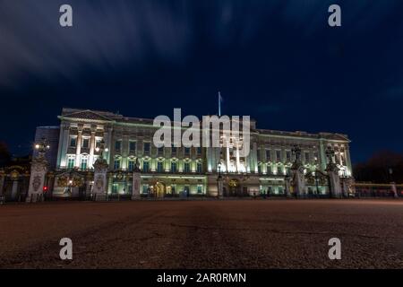 Buckingham Palace at night Stock Photo