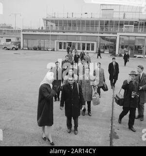 Departure from Schiphol of Filipino sailors Date: 11 February 1965 Location: Noord-Holland, Schiphol Keywords: ZALEDEN, leave Stock Photo