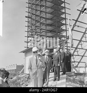 Prins Bernhard visited under construction his city project in Delft, prince Bernhard leaves stage Date: 22 september 1965 Location: Delft, Zuid-Holland Keywords: stages, city projects Personal name: Bernhard, prince Stock Photo