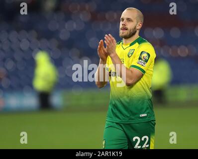 Turf Moor, Burnley, Lanchashire, UK. 25th January 2020; Turf Moor, Burnley, Lancashire, England; English FA Cup Football, Burnley versus Norwich City; Teemu Pukki of Norwich City applauds the visiting fans at the final whistle - Strictly Editorial Use Only. No use with unauthorized audio, video, data, fixture lists, club/league logos or 'live' services. Online in-match use limited to 120 images, no video emulation. No use in betting, games or single club/league/player publications Stock Photo