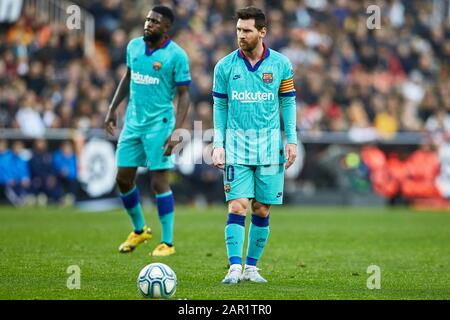 Mestalla, Valencia, Spain. 25th Jan, 2020. La Liga Football, Valencia versus Barcelona; Lionel Messi of FCB, prepares to take a free kick Credit: Action Plus Sports/Alamy Live News Stock Photo