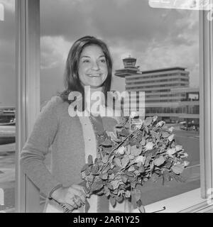 French singer, Frida Boccara, one of the winners of the Eurovision Song Contest, arrives at Schilhol, headline Date: August 28, 1969 Keywords: singers Personal name: Frida Boccara Stock Photo