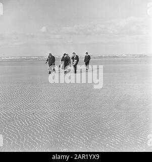 Working visit of Queen Juliana to the port area of Rotterdam  On the Westplaat Date: 28 October 1966 Location: Rotterdam, South Holland Keywords: ports, royal visits Personal name: Juliana ( queen Netherlands) Stock Photo