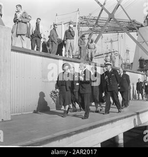 Working visit of Queen Juliana to the port area of Rotterdam Date: 28 October 1966 Location: Rotterdam, South Holland Keywords: ports, royal visits Personal name: Juliana (Queen Netherlands) Stock Photo