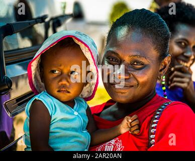 Mothers with their children on the Pacific island of Bougainville Stock Photo