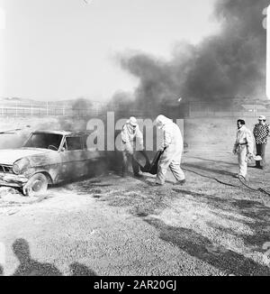 Rescue demonstration at Zandvoort circuit, volunteers take drivers out of wreck Date: April 9, 1974 Location: Noord-Holland, Zandvoort Keywords: VOLICES, demonstrations Stock Photo