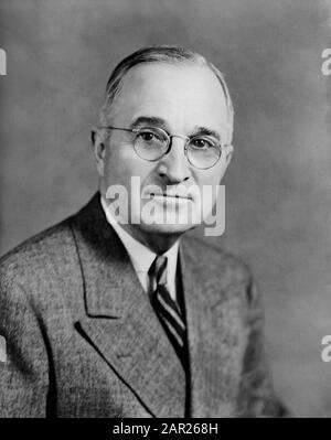 Harry S. Truman (1884-1972), 33rd President of the United States 1945-1953, Head and Shoulders Portrait, photograph by Edmonston Studio, June 1945 Stock Photo