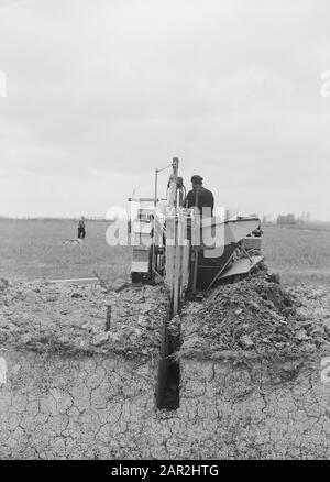 drainage, machine, digging, trench, howard trench digger, Maas and Waal Date: april 1954 Location: Maas en Waal Keywords: drainage, digging, machine, trenches Person name : howard trench digger Stock Photo