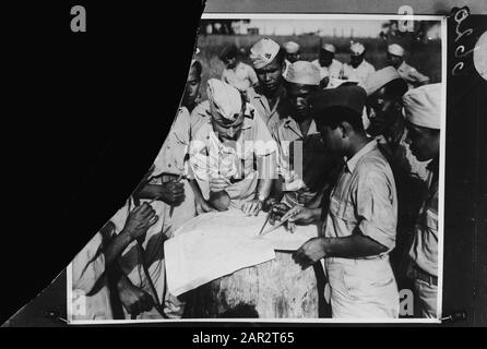 Training of volunteers in Camp Victory Annotation: Repronegative Date: 1945 Location: Australia Keywords: Army, World War II Institution name: Camp Victory Stock Photo