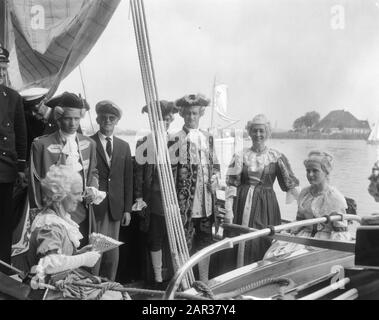 T.G.V. 150th Hard-sailing day came Stadholder Prince Willem V and his pumping Princess Wilhelmina of Prussia on the Frisian Statenjacht to Sneek Date: 17 August 1965 Location: Friesland, Sneek Keywords: anniversaries Personal name: Wilhelmina, princess of Prussia, William V, Stadholder Stock Photo
