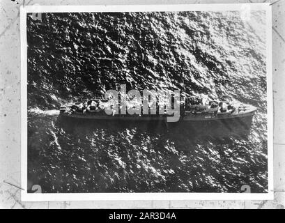 Aerial shot. Destroyer, Mr. Hr. Ms. Dan. Isaac Sweers Date: 1940-1942 Location: Great Britain Keywords: aerial photographs, navy, warships, World War II Stock Photo