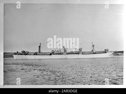 MN [Merchant Navy]/Anefo London series  [cargo ship or oil tanker] Annotation: Repronegative Date: 1940-1945 Keywords: merchant fleets, navy, ships, World War II Stock Photo