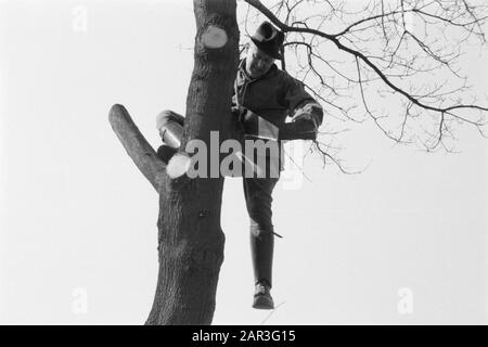 pruning, workers Date: undated Keywords: workers, pruning Stock Photo
