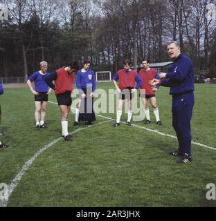 Training Dutch national team at Zeist; training Date: 9 June 1968 Location: Utrecht, Zeist Keywords: sport, training, football Stock Photo