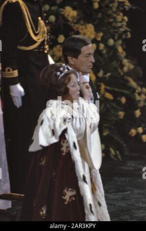 Throne change 30 April: inauguration in Nieuwe Kerk, during oath taking; very close (k.b.), original Date: May 31, 1980 Keywords: Throne changes, oaths, inaugurations Personal name: Beatrix, princess
