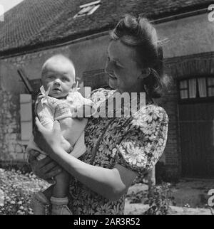 Dutch farmers are going to set up a business in France  Woman with baby on the arm Date: 1945 Location: France Keywords: agriculture, World War II Stock Photo