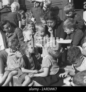 The work of the Stichting War Foster Children in the field of care of children of N.S.B.-ers  Children are read aloud Date: October 1945 Keywords: education, Second World War  : Breijer, Charles/Anefo Stock Photo