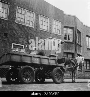 Dutch street attachments Date: 4 March 1946 Stock Photo