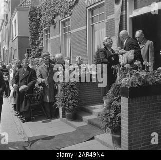 Queen Juliana and Prince Bernhard visit 15 municipalities in eastern South Holland. Date: May 20, 1954 Keywords: visits, Queen Personal name: Bernhard, prince Stock Photo