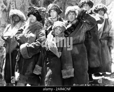 RONALD COLMAN JOHN HOWARD ISABEL JEWELL THOMAS MITCHELL and EDWARD EVERETT HORTON with Tibetan Porters first glimpse of Shangri - La in LOST HORIZON 1937 director FRANK CAPRA novel JAMES HILTON screenplay ROBERT RISKIN Columbia Pictures Stock Photo