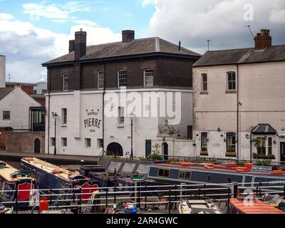 BIRMINGHAM, UK - MAY 28, 2019:  View of Bistrot Pierre over narrowboats moored on the canal at Brindley Place. Stock Photo