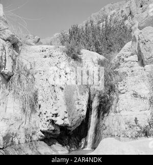 Israel 1964-1965: Ein Gedi  Ein Gidi. Rock face with the Sudarbron. Date: 1964 Location: Dead Sea, Ein Gedi, Israel Keywords: rocks, waterfalls Stock Photo