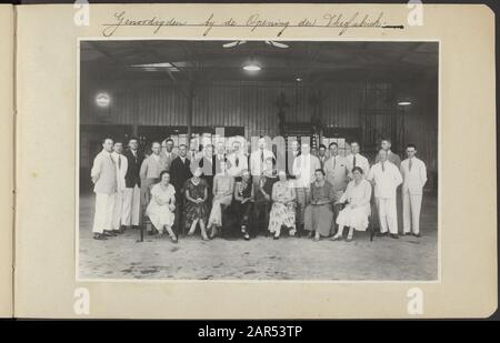 Photo album Deli Maatschappij: Enterprises Boekit Malintang/Aer Poetih  Group photo of the guests at the opening of the tea factory at the company Boekit Malintang Annotation: Inscription: Invited guests at the Opening der Theefabriek Date: 1931 Stock Photo
