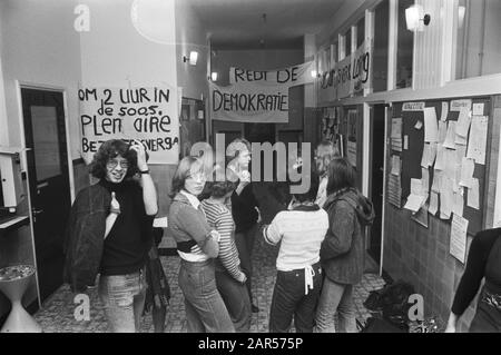 Reformed Pedagogical academy in Amsterdam occupied; interior with banners Date: 5 april 1976 Location: Amsterdam, Noord-Holland Keywords: academies, occupation Stock Photo