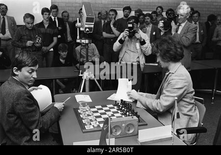 Karpov kasparov chess hi-res stock photography and images - Alamy