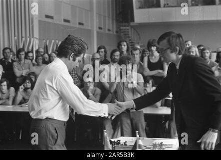 Anefo photo collection. Bobby Fischer in Hilton Hotel in Amsterdam For  discussions with fide chairman Max Euwe (right) about the two camp to the  world championship with Boris Spassky. January 31, 1972.