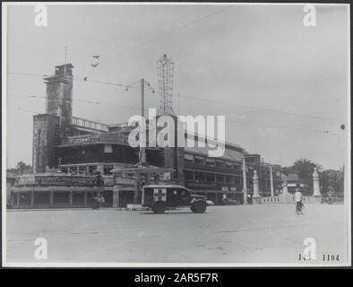 Batavia, Indonesia Molenvliet with Hotel des Indes, Anonymous, 1900 ...