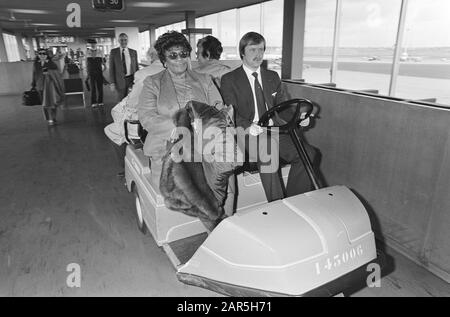 Jazz-singer Ella Fitzgerald from USA in our country for concert in A'dam, Ella Fitzgerald during arrival Schiphol on special cart Date: 29 October 1980 Location: Noord-Holland, Schiphol Keywords: arrivals, singers Personal name: Ella Fitzgerald Stock Photo