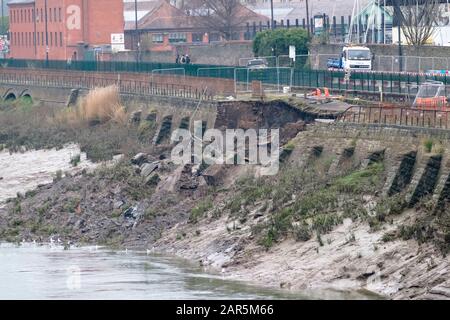 A landslip has closed Cumberland Rd in Bristol. The 24th Jan event