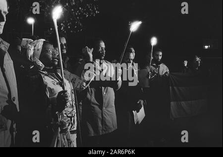 Night vigil for African poet Benjamin Moloise who is justified; South Africans sing songs at the monument in Amsterdam Date: October 18, 1985 Location: Amsterdam, Noord-Holland Keywords: LYERS, poets, monuments, night vigil Stock Photo
