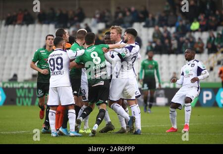 Brugge, Belgium . 26th Jan, 2020. BRUGES, BELGIUM - JANUARY 26: Cercle and Anderlecht players fight during the Jupiler Pro League match day 23 between Cercle Brugge and RSC Anderlecht on January 26, 2020 in Brugge, Belgium. (Photo by Vincent Van Doornick/Isosport) Credit: Pro Shots/Alamy Live News Stock Photo