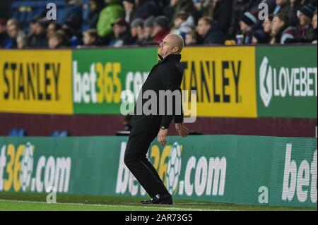 25th January 2020, Turf Moor, Burnley, England; Emirates FA Cup, Burnley v Norwich City : Sean Dyche manager of Burnley show his frustration Stock Photo
