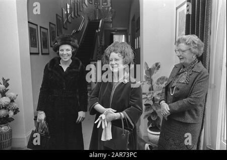 Reception of Queen Elisabeth (Queen Mother) and Princess Beatrix by ...