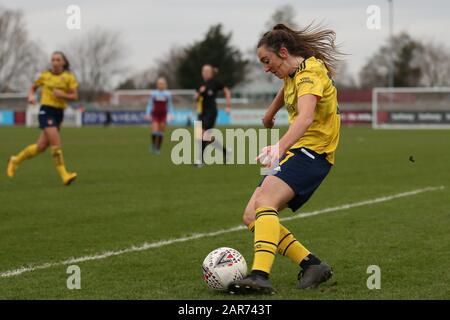 Romford, UK. 26th Jan, 2020.  Lisa Evans of Arsenal Women crossing the ball during the Women's FA Cup match between West Ham United and Arsenal at the Rush Green Stadium, Romford, London on Sunday 26th January 2020. (Credit: Jacques Feeney | MI News) Photograph may only be used for newspaper and/or magazine editorial purposes, license required for commercial use Credit: MI News & Sport /Alamy Live News Stock Photo