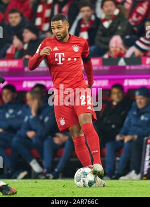 Munich, Germany. 25th Jan, 2020. Football Munich-Schalke, Munich, Jan 25, 2020. Serge GNABRY, FCB 22 FC BAYERN MUNICH - FC SCHALKE 04 5-0 - DFL REGULATIONS PROHIBIT ANY USE OF PHOTOGRAPHS as IMAGE SEQUENCES and/or QUASI-VIDEO - 1.German Soccer League, Munich, January 25, 2020. Season 2019/2020, matchday 19, Credit: Peter Schatz/Alamy Live News Stock Photo