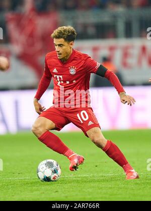 Munich, Germany. 25th Jan, 2020. Football Munich-Schalke, Munich, Jan 25, 2020. Philippe COUTINHO, FCB 10 FC BAYERN MUNICH - FC SCHALKE 04 5-0 - DFL REGULATIONS PROHIBIT ANY USE OF PHOTOGRAPHS as IMAGE SEQUENCES and/or QUASI-VIDEO - 1.German Soccer League, Munich, January 25, 2020. Season 2019/2020, matchday 19, Credit: Peter Schatz/Alamy Live News Stock Photo