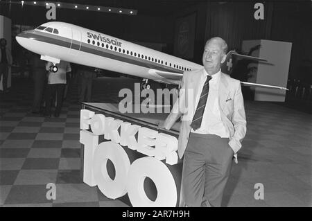 Press conference Fokker about Fokker 100; Frans Swarttouw (Chairman of the Board of Directors) at model Fokker 100 Date: July 6, 1984 Keywords: press conferences, chairmen Personal name: FOKKKER, Fokker 100, Frans Swarttouw Stock Photo