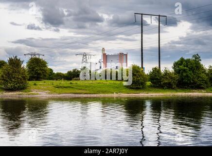 The River Shannon with the peat-burning Shannonbridge Power Station, Shannonbridge, County Offaly, Ireland, from the Roscommon side of the river Stock Photo