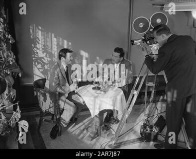 Press conference by Toon Hermans about his new film Moutarde van Sonansee Date: January 28, 1959 Keywords: films, press conferences Personal name: Hermans, Show Stock Photo