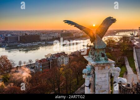 Budapest, Hungary - Aerial view of Budapest, taken from Buda Castle Royal Palace at autumn sunrise. Elisabeth Bridge and River Danube and clear blue a Stock Photo