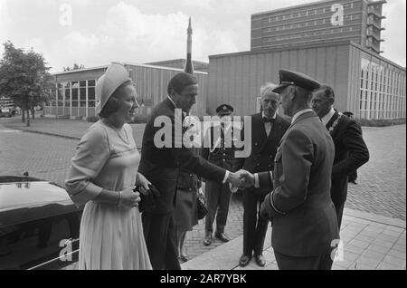 Princess Beatrix and Prince Claus at Expoge congress in K Breda  Princess Beatrix and Prince Claus are greeted upon arrival Annotation: Expogé is the former Association of Ex-Political Prisoners from the Occupation Date: 16 June 1971 Location: Breda, Noord-Brabant Keywords: arrival and departure, conferences, war victims, princesses, princesses Personal name: Beatrix (princess Netherlands), Claus (prince Netherlands) Stock Photo