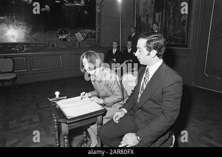 Wedding declaration of Princess Christina and Jorge Guillermo in the City Hall in The Hague  Princess Christina and Jorge Guillermo during the signing of the deeds Date: June 18, 1975 Location: The Hague, Zuid-Holland Keywords: marriages, princesses, town halls Personal name: Christina, princess, Guillermo, Jorge Stock Photo