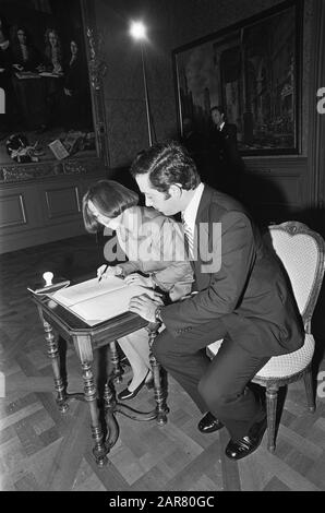 Wedding declaration of Princess Christina and Jorge Guillermo in the City Hall in The Hague  Princess Christina and Jorge Guillermo while drawing the pieces Date: June 18, 1975 Location: The Hague, South Holland Keywords: marriages, princesses, town halls Personal name: Christina, princess, Guillermo, Jorge Stock Photo
