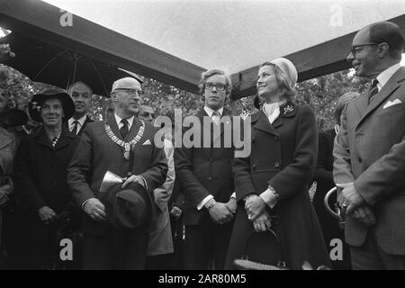 Princess Gracia of Monaco baptizes a lily on Floriade Date: September 16, 1972 Keywords: princesses Personal name: Gracia, Princess of Monaco Institution name: Floriade Stock Photo