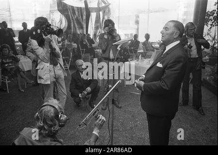 Reception director C. Verolme in connection with 25 years Verolme machinefabriek IJsselmonde, Rotterdam, Verolme to the word Date: September 7, 1971 Location: Rotterdam, Zuid-Holland Keywords: directors, factories, anniversaries, receptions, speeches Personal name: VEROLME C. Stock Photo