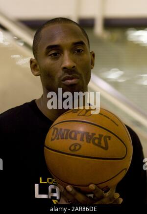 Los Angeles, CALIFORNIA, USA. 23rd Nov, 2009. Kobe Bryant, 41, dies in helicopter crash in Calabasas, California today Sunday 26 January 2020. Kobe Bryant get an interview at El Segundo training facility on Sunday 25 October 2009.ARMANDO ARORIZO. Credit: Armando Arorizo/Prensa Internacional/ZUMA Wire/Alamy Live News Stock Photo